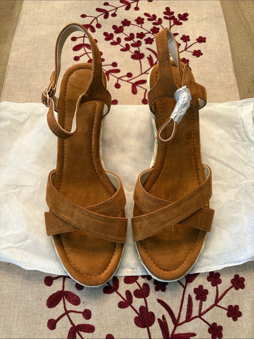 Women's Suede like material Crisscross Slingback Sandals in Brown. NIB.